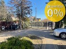 Blisko szkoły ,dom, oddzielny garaż,duża działka .