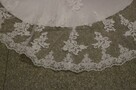 Biała suknia ślubna z podpinanym trenem - 3