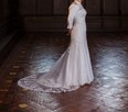Biała suknia ślubna z podpinanym trenem - 1