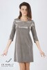 Nowoczesna sukienka w kolorze srebrnym na garden party DM - 4