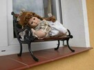 lalka porcelanowa z ławką - 1