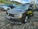 Volkswagen Jetta Atrakcyjny kolor i mały przebieg - 2