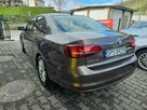 Volkswagen Jetta Atrakcyjny kolor i mały przebieg - 5