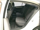 Volkswagen Passat - 12