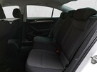 Volkswagen Passat - 12