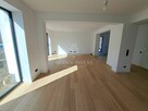 Dom z tarasem widokowym i panoramicznym widokiem na zatokę - 10
