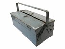 Stara metalowa skrzynka na narzędzia - 1