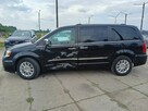 Chrysler Town & Country Cross Country Limited - 3