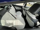Toyota Prius 4 - 9