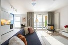 Apartamentowiec, umeblowane, okna na skwer, 2 pok. - 5