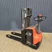 Elektryczny wózek paletowy z masztem BT SWE 200d - 5
