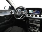 Mercedes E 220 All-Terrain automat 4x4 grzane fotele navi kamera tempomat LED - 16