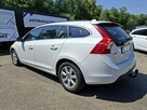 V60 2.0 D3 Momentum, Webasto, Bluetooth, Hak, PDC, Bi-Xenon - 8