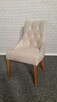 Eleganckie krzesło z pinezkami i kołatką pikowane - 4