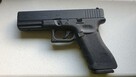 Pistolet GBB Glock 17 gen.4 (2.6411) plus akcesoria