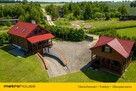 Dwa domki rekreacyjne na działce z linią brzegową. - 6