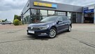 Volkswagen Passat - 1