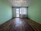2 pokoje z balkonem i komórką na piętrze. - 3
