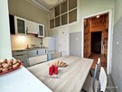 Piękna kamienica, świetna lokalizacja, dwa balkony - 8
