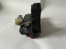 Zamek 13128116 drzwi tylne Opel Astra H hatchback - 3