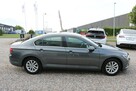 Volkswagen Passat - 4