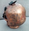 Miedziana metaliczna czaszka z czarnymi motylami - 6