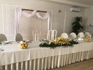 Drewniana ścianka ślubna weselna za Parą Młodą dekoracja tło - 2