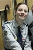 Młoda dziewczyna szuka pracy