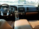Toyota Sequoia 5.7 V8 - 8