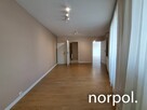 Lokal biurowy 2 pokoje, duże okna z ekspozycją wjazd do Biedronki - 5
