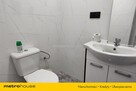 Dom z basenem w otoczeniu lasu w pobliżu jezior. - 2