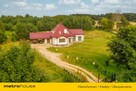 Dom z basenem w otoczeniu lasu w pobliżu jezior. - 15