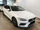 V60 Momentum 2.0 Hybrid 163km ASYSTENT full led NAVI kamera 2021 FV23% - 2