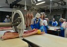 Pracownik zakładu mięsnego - 1