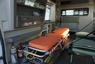 Peugeot Boxer sanitarka transportowa z miejscem do leżenia i wyposażeniem, - 13