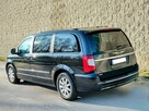 Chrysler Town & Country - 4