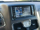 Chrysler Town & Country - 16