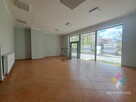 Lokal użytkowy w centrum - parter, witryna