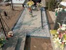 Układanie kostki przy nagrobkach - 14
