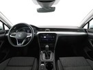 Volkswagen Passat Variant FV23% PHEV automat navi grzane fotele climatronic kamera ACC - 16