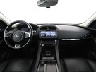 Jaguar F-PACE xenon+led 4X4 automat meridan navi kamera skóra - 15