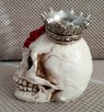 Brokatowa czaszka w koronie skull czerwone róże - 3