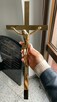 Złoty krzyż z wizerunkiem Jezusa - 2