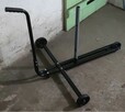 Mobilny stojak, wieszak, wózek do kół w garażu. - 3