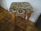 Taborety drewniane tapicerowane - 2