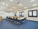 Przestronna przestrzeń biurowa - 2