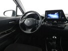 Toyota C-HR klima auto grzane fotele kamera i czujniki parkowania - 16
