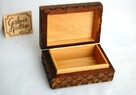 Drewniana szkatułka rzeźbiona inkrustowana mosiądzem PRL - 5