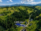 Dom jednorodziny z wiatą w otoczeniu lasu i potoku - 6