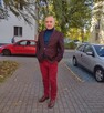 Energiczny normalny facet dla kobiety
